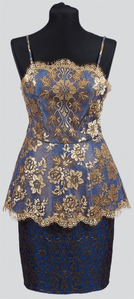 Костюм королевского синего тона с рельефной вышивкой золотыми нитями от модельера Вячеслава Зайцева.