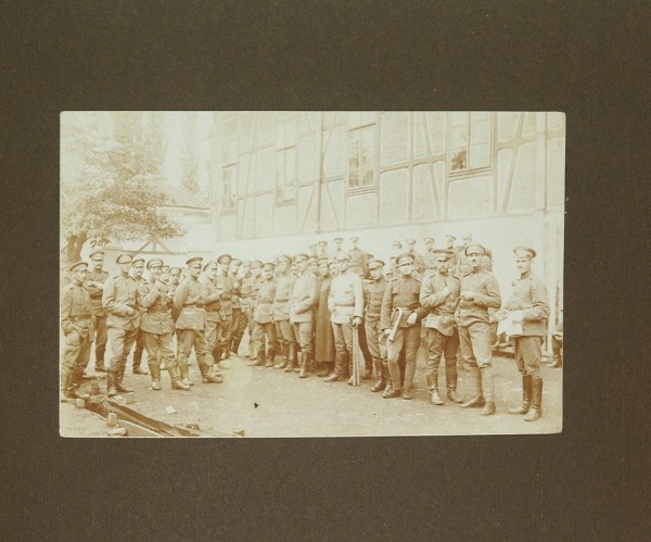 Лот из двух альбомов с фотографиями Всевеликого войска Донского и машинописного письма графа М. Граббе.