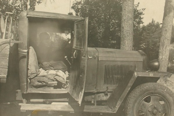 Фотография немецкого грузового автомобиля Opel Blitz. [Б.м., 1937-1944].