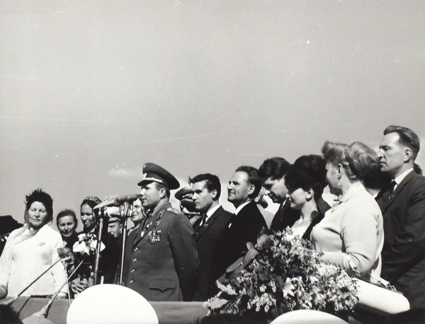Лот из шести фотографий Юрия Гагарина во время визита в Комсомольск-на-Амуре (?). 1967 (?).