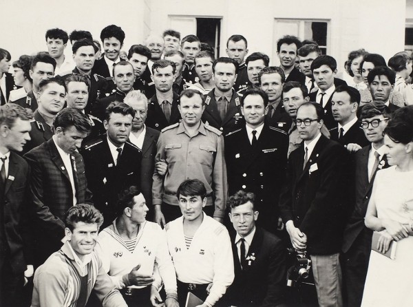 Лот из шести фотографий Юрия Гагарина во время визита в Комсомольск-на-Амуре (?). 1967 (?).