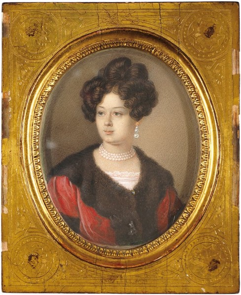 Григорьев Иван Гаврилович (1780-18..) (?) «Дама в красной накидке с собольей оторочкой». 1830-е. Бумага, графитный карандаш, акварель, белила, 15 х 12 см (овал).