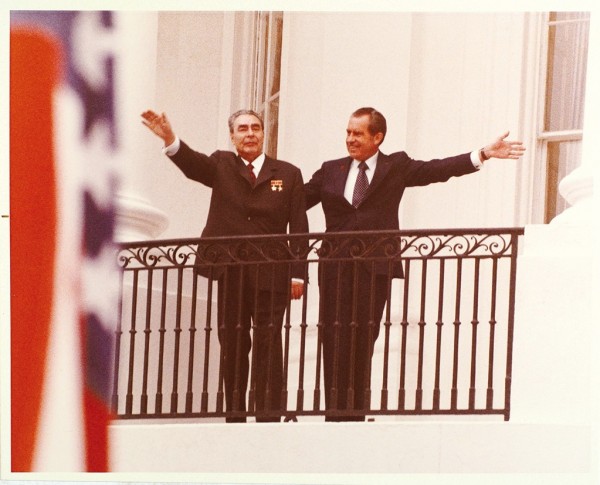 Лот из двух фотографий Л.И. Брежнева и президента США Ричарда Никсона во время визита последнего в Москву. [1972].