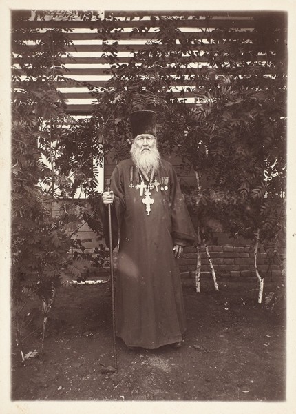 Подборка из трех фотографий «Священнослужители православной церкви».