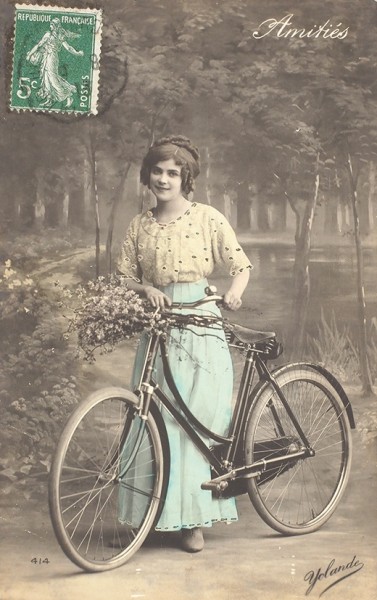 Подборка из 10 фотографий и фотографических открыток «Велосипеды и мотоциклы».