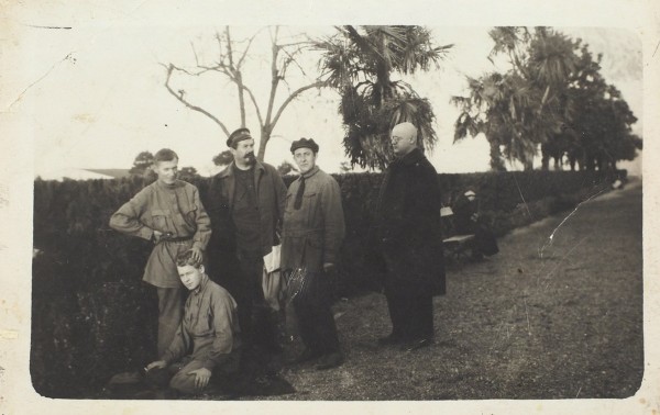 Фотооткрытка: Сергей Есенин, Н. Вербжитский, Н. Стор, Л. Повицкий и М. Тарасенко в Батуми в 1924 году.