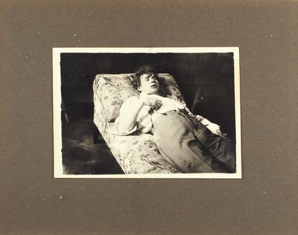 Посмертная фотография Есенина в гостинице Англетер / фот. М. Наппельбаум. 28 декабря 1925 г.
