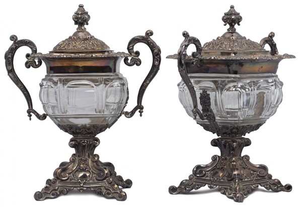 Парные вазы. Западная Европа. Конец XIX века. Серебро, литье, стекло. Высота 25,5 см.