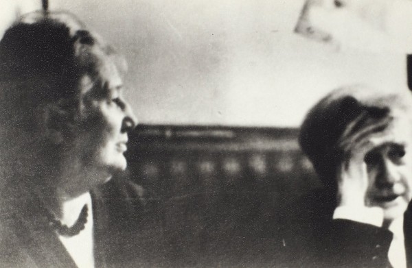 Ахматова, А. Фотография с автографом. Комарово, 1963.